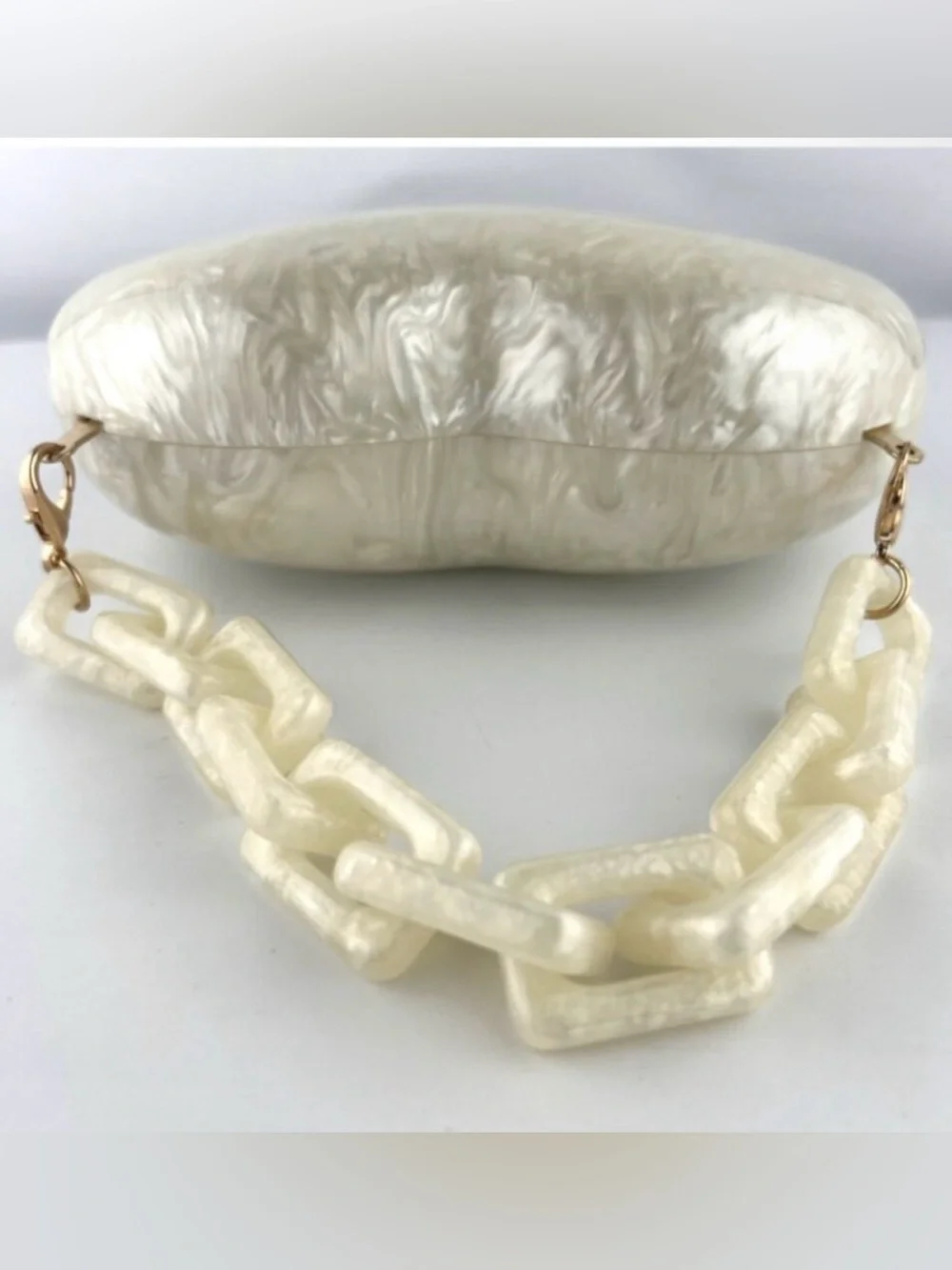 A new day Pearlescent Heart Clutch in Cream EUC